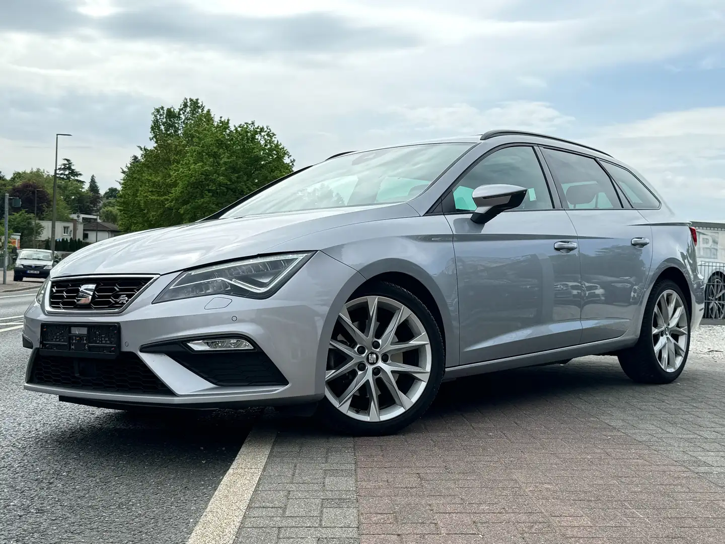 SEAT Leon FR Black Matt Edition Panorama Beats Unfallfrei Gris - 1