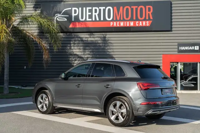 Audi Q5 view 4