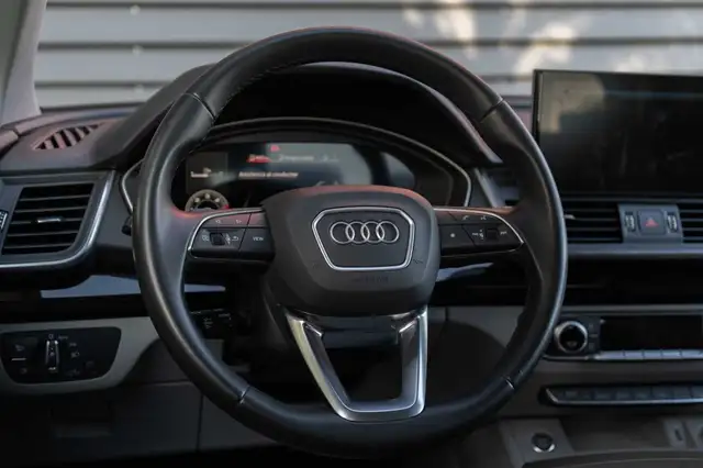 Audi Q5 view 8