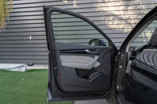 Audi Q5 view 7