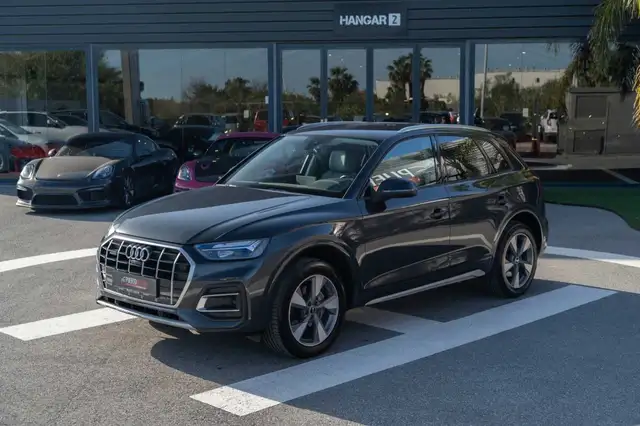 Audi Q5 view 3