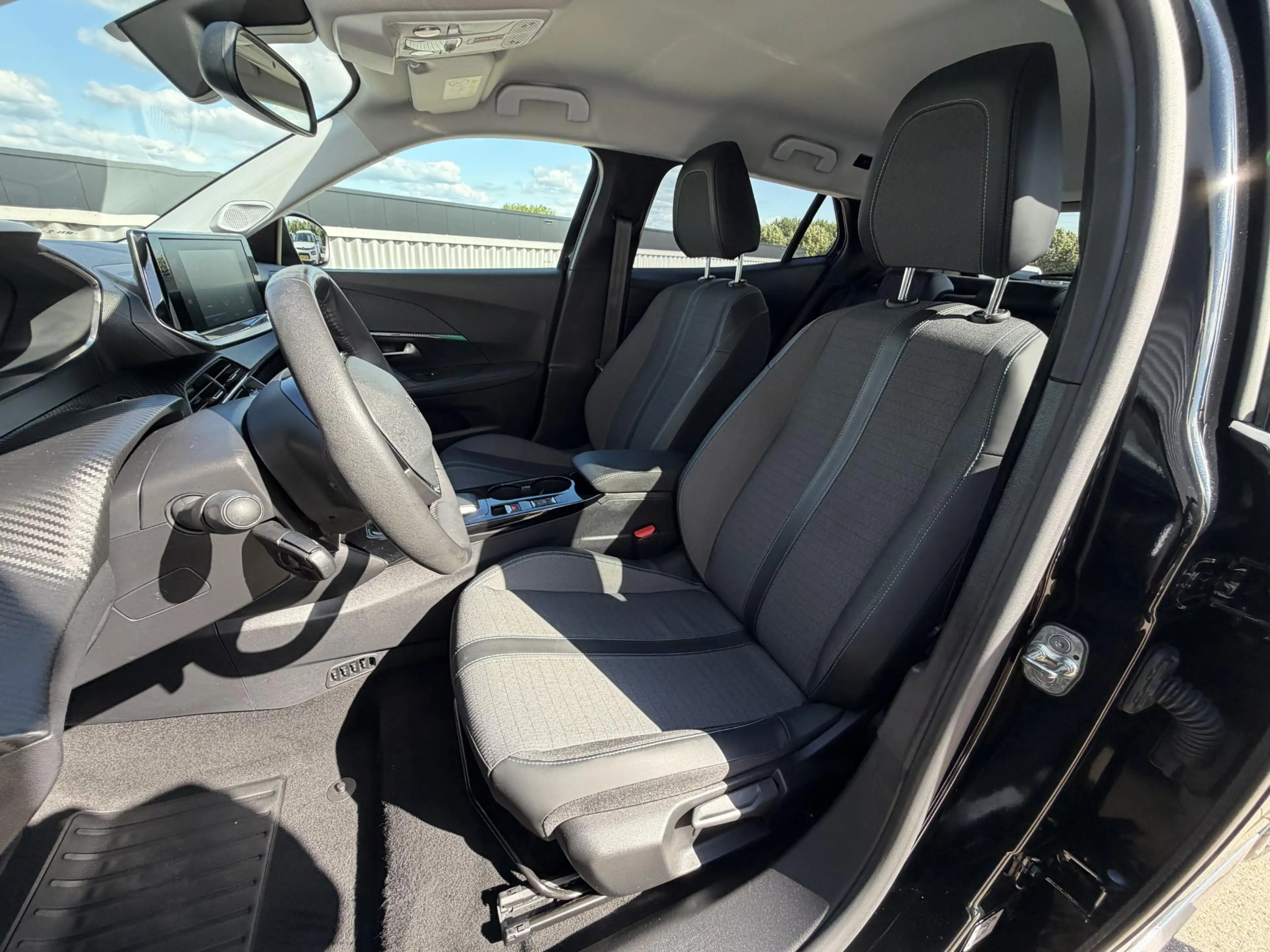 Peugeot e-2008 EV Allure 50 kWh | Cruise Control | Achteruitrijca — photo 11