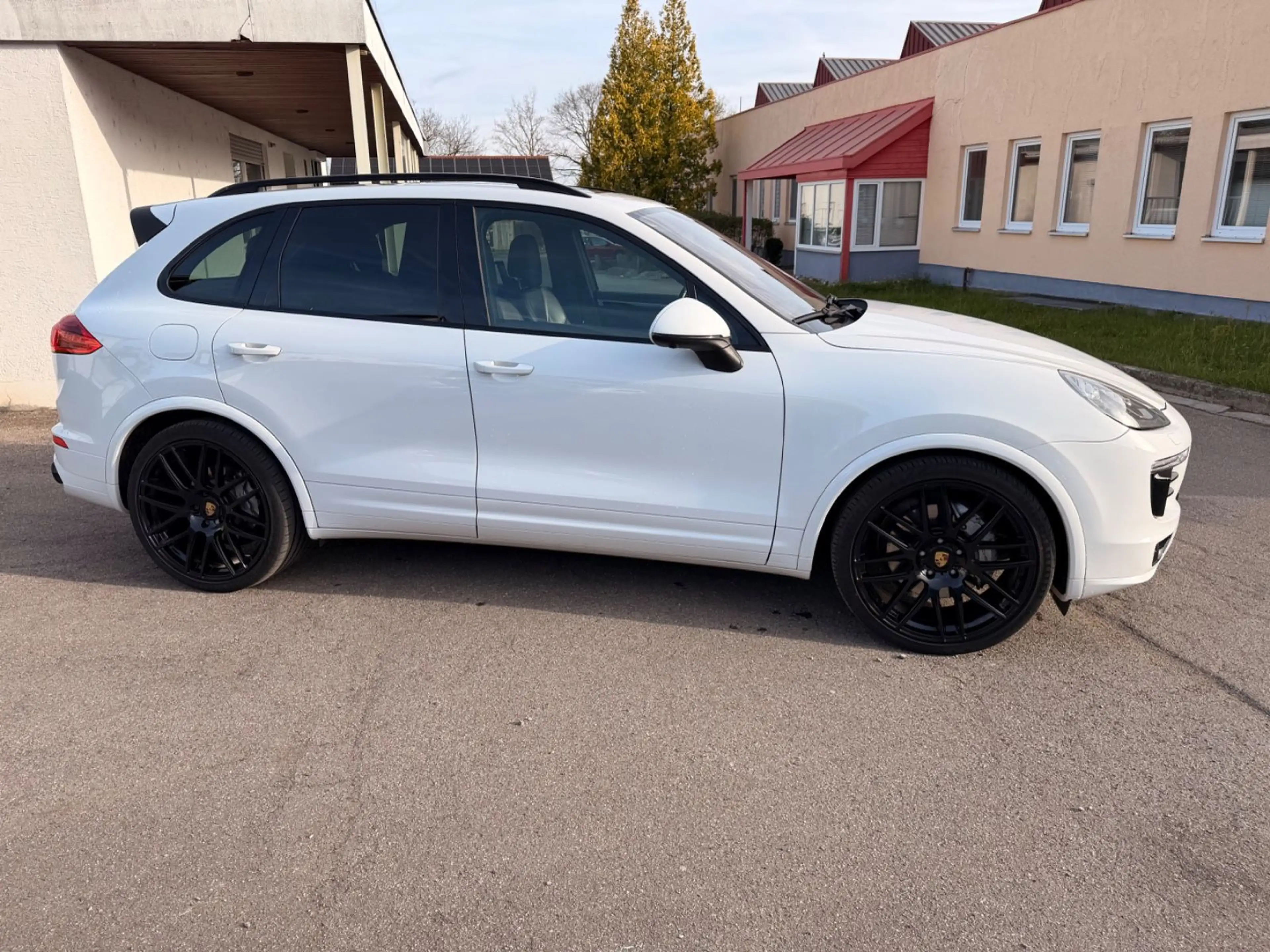 Porsche Cayenne S Diesel Black Leder Pano Soft-Close — photo 4