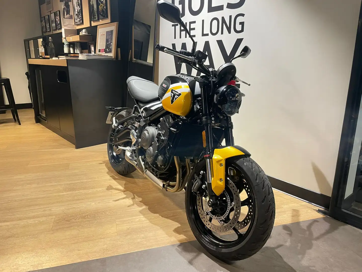 Triumph Trident 660 Jaune - 1