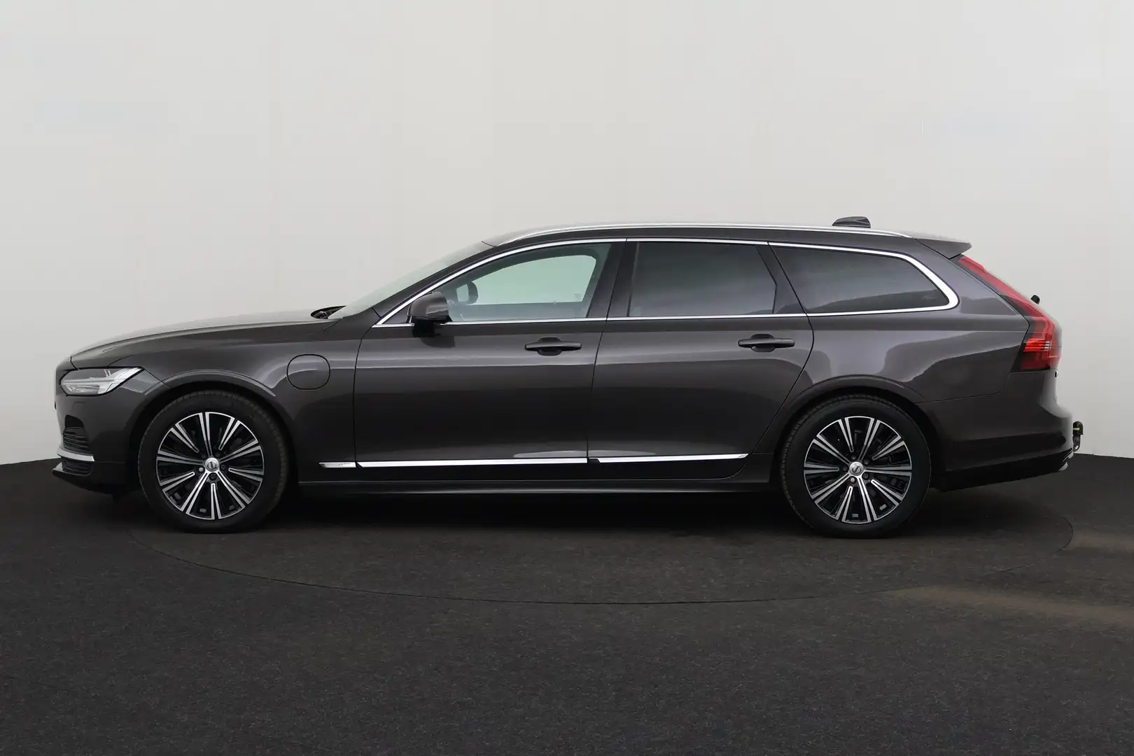 Volvo V90 INSCRIPTION 2.0T6 253 PK PHEV GEARTRONIC + GPS + Noir - 2
