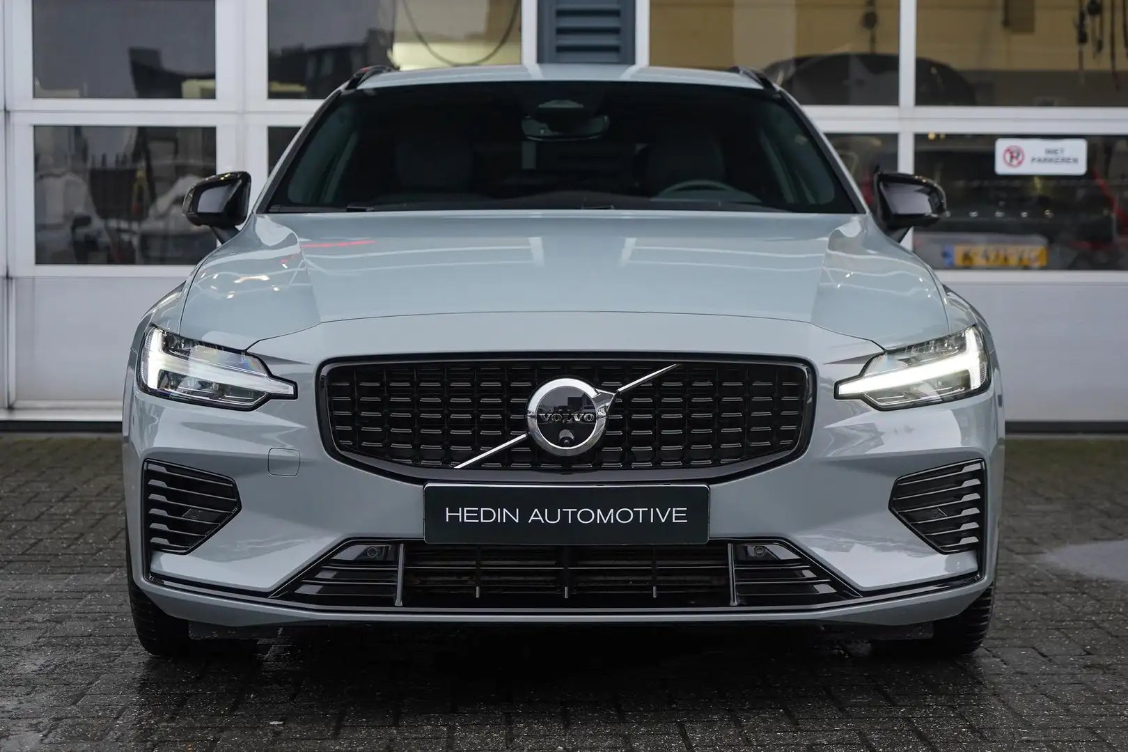 Volvo V60 2.0 T6 Plug-in hybrid AWD Plus Dark | 360 Camera | Grau - 2