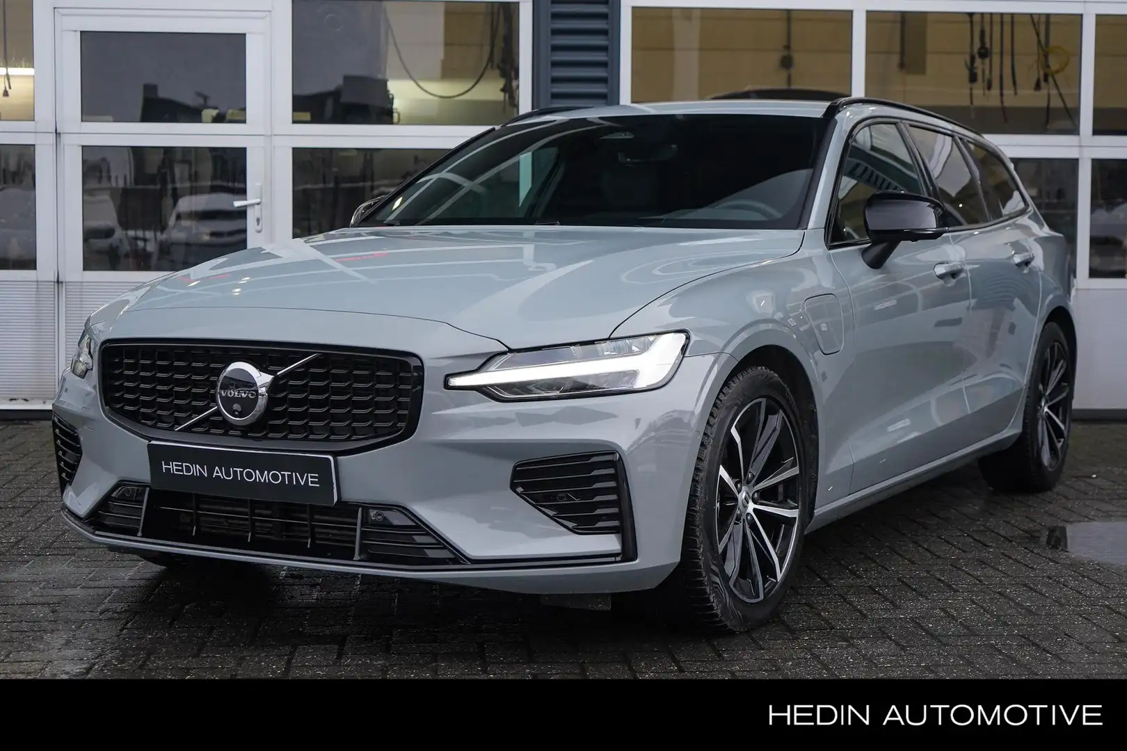 Volvo V60 2.0 T6 Plug-in hybrid AWD Plus Dark | 360 Camera | Grau - 1