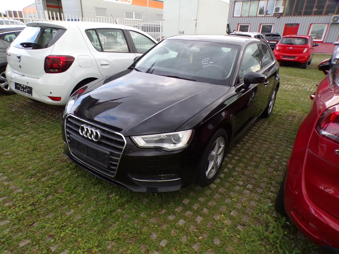 Audi A3 attraction Schwarz - 2