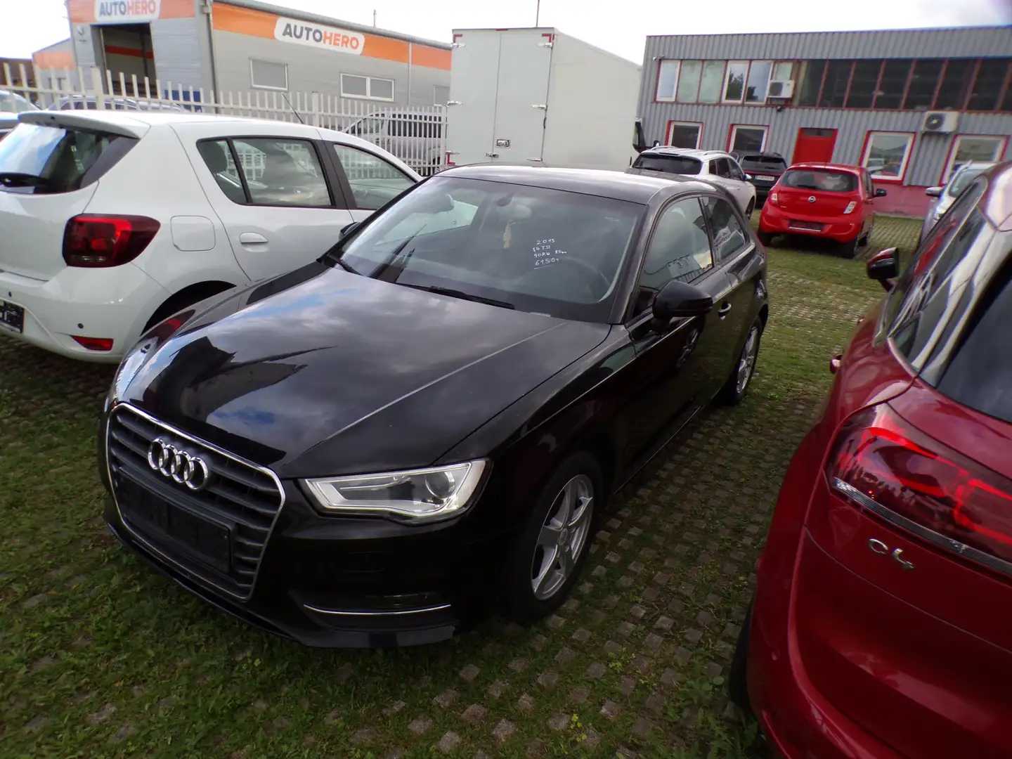 Audi A3 attraction Schwarz - 1