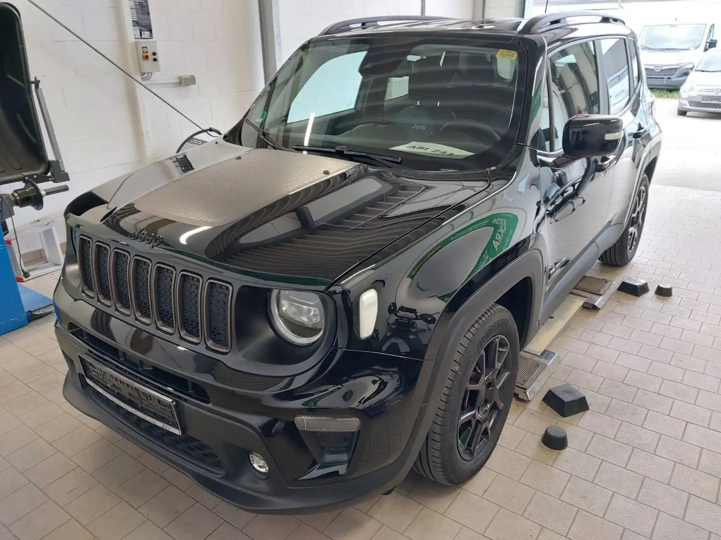 Jeep Renegade 1.5 MHEV Upland Automatik Kamera Schwarz - 1
