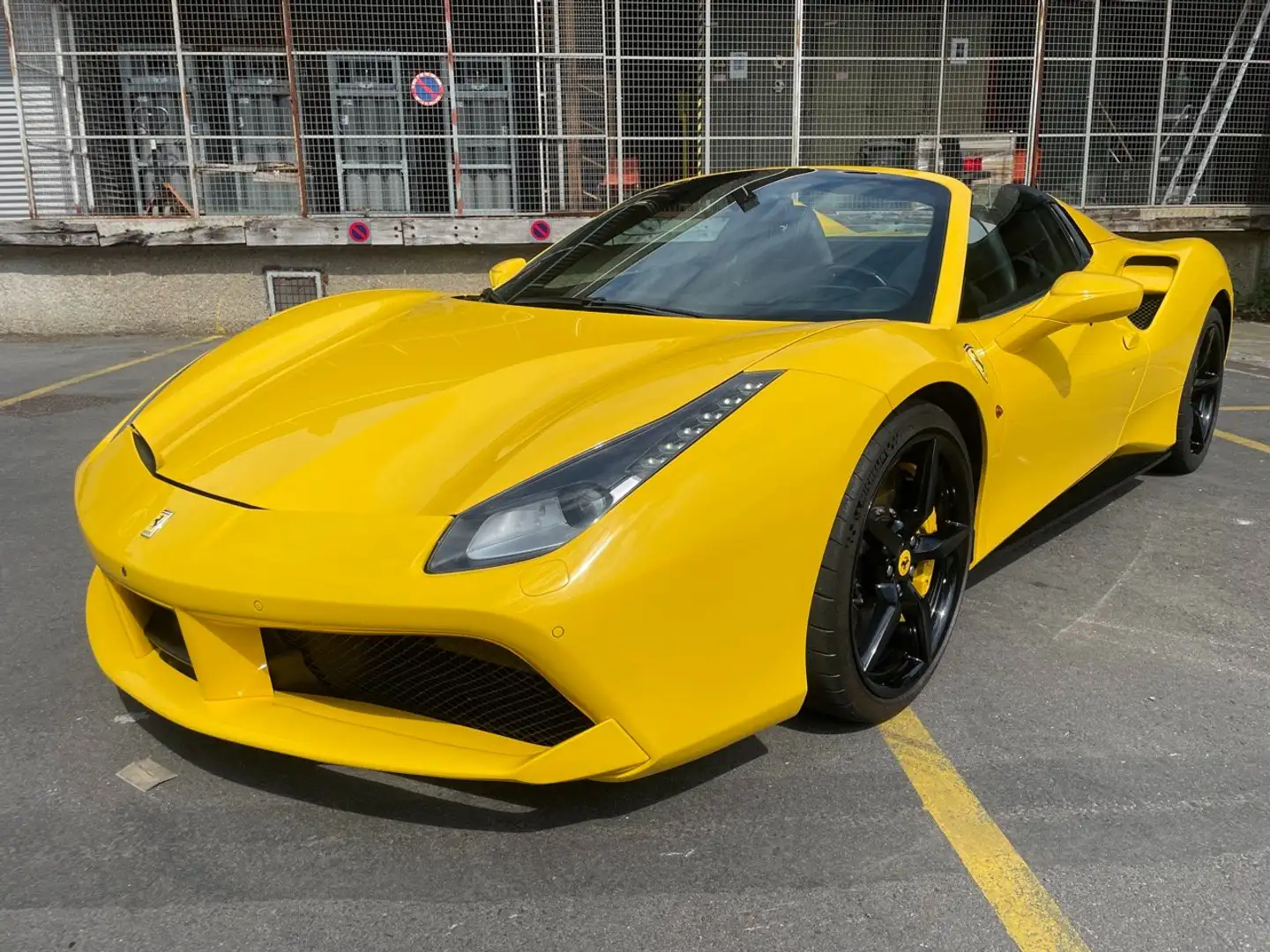 Ferrari 488 3.9 Turbo V8 F1 Yellow - 2