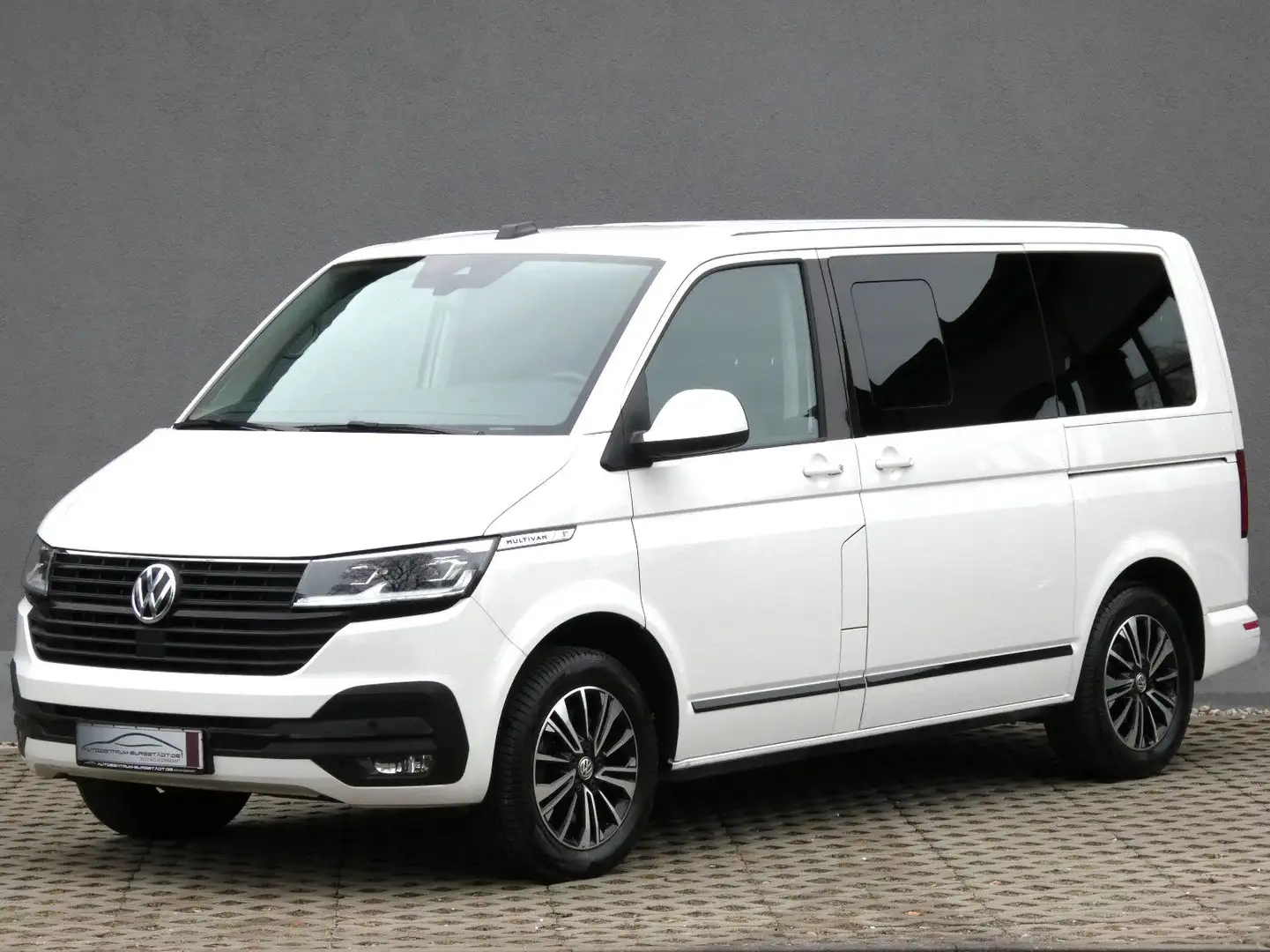 Volkswagen T6 Multivan T6.1 Multivan 2,0 TDI DSG Generation Six Bílá - 1