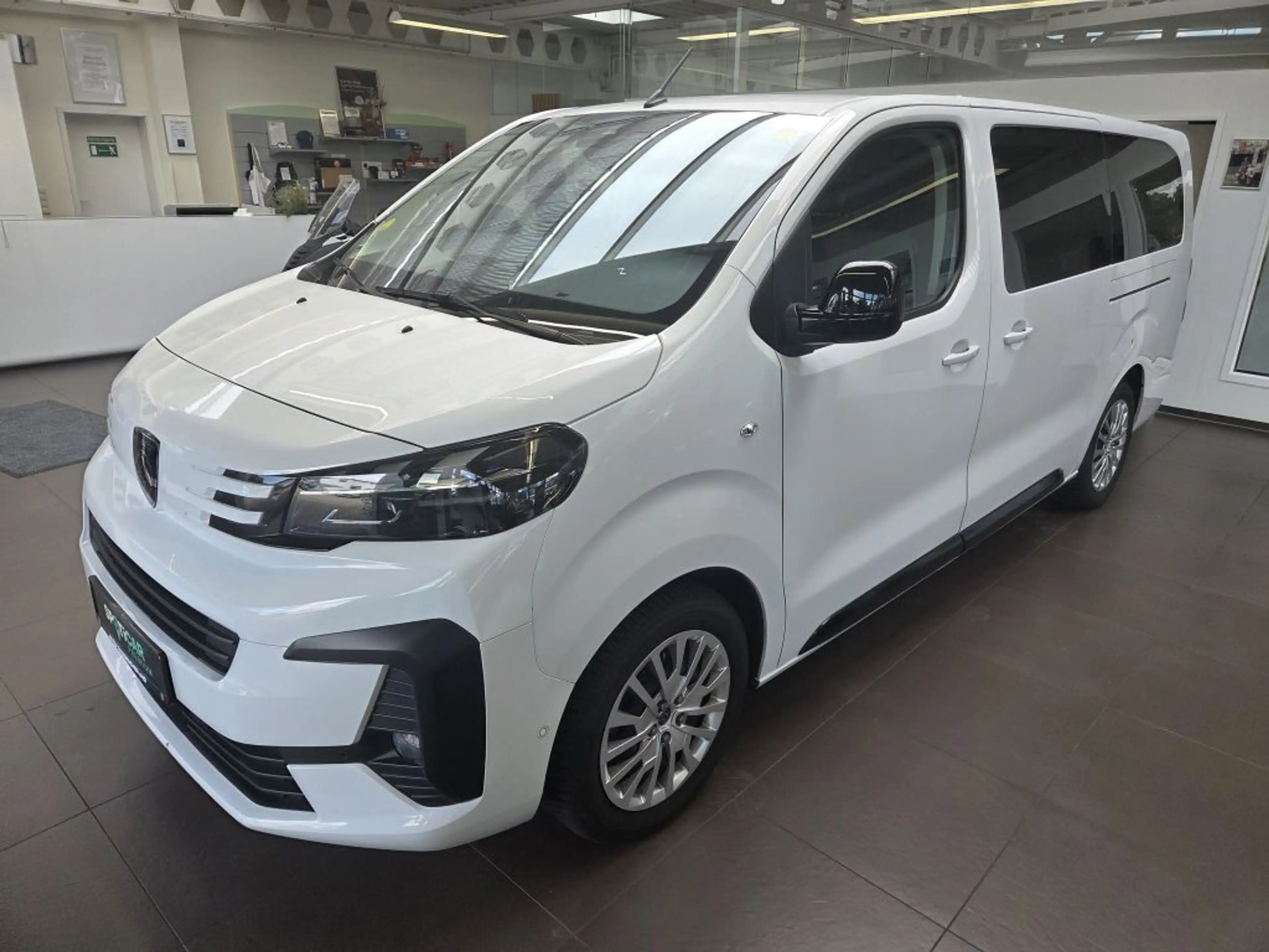 Peugeot Traveller L3 2.0 BlueHDi 180 EAT8 Active — photo 11
