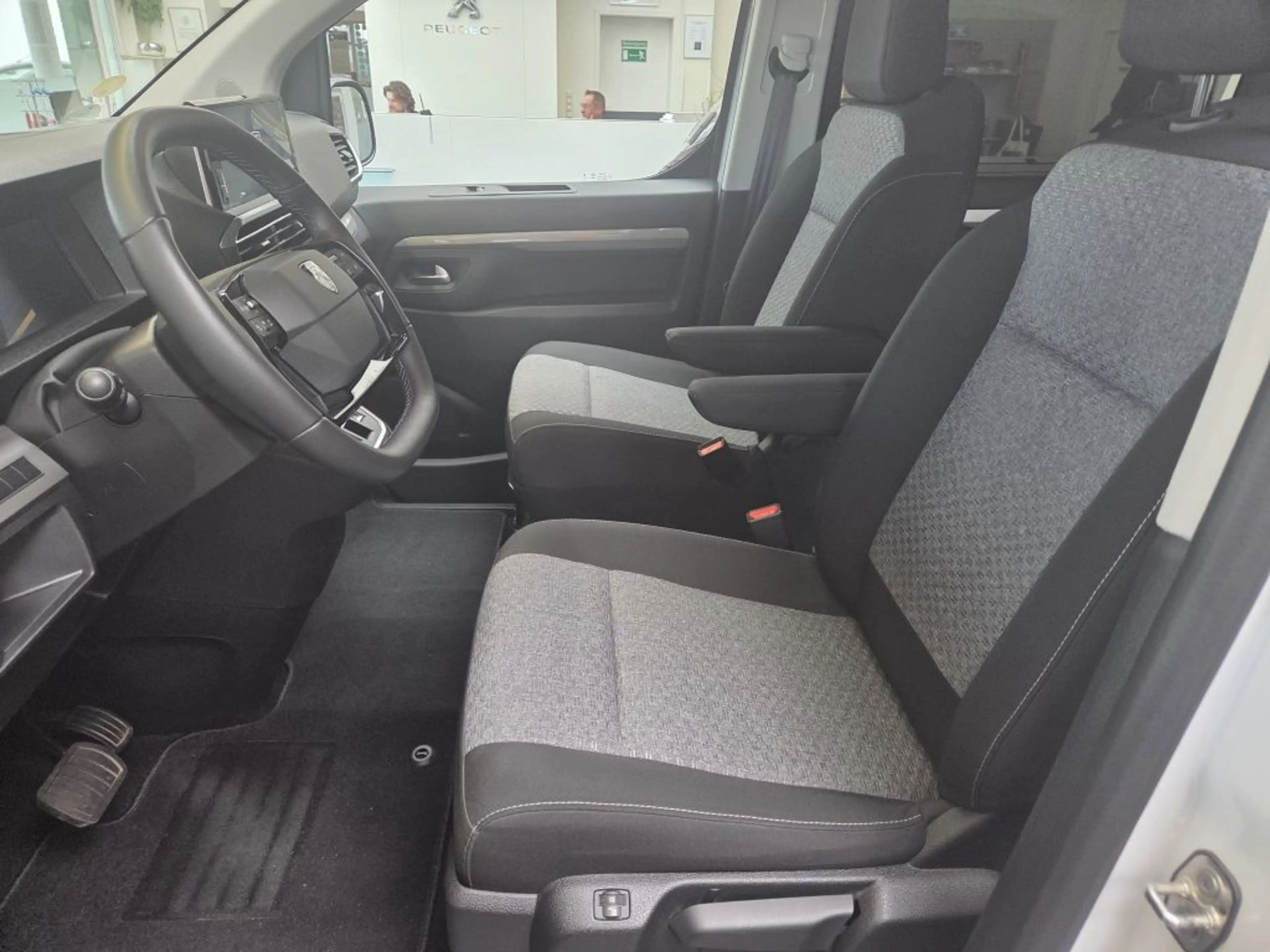 Peugeot Traveller L3 2.0 BlueHDi 180 EAT8 Active — photo 6