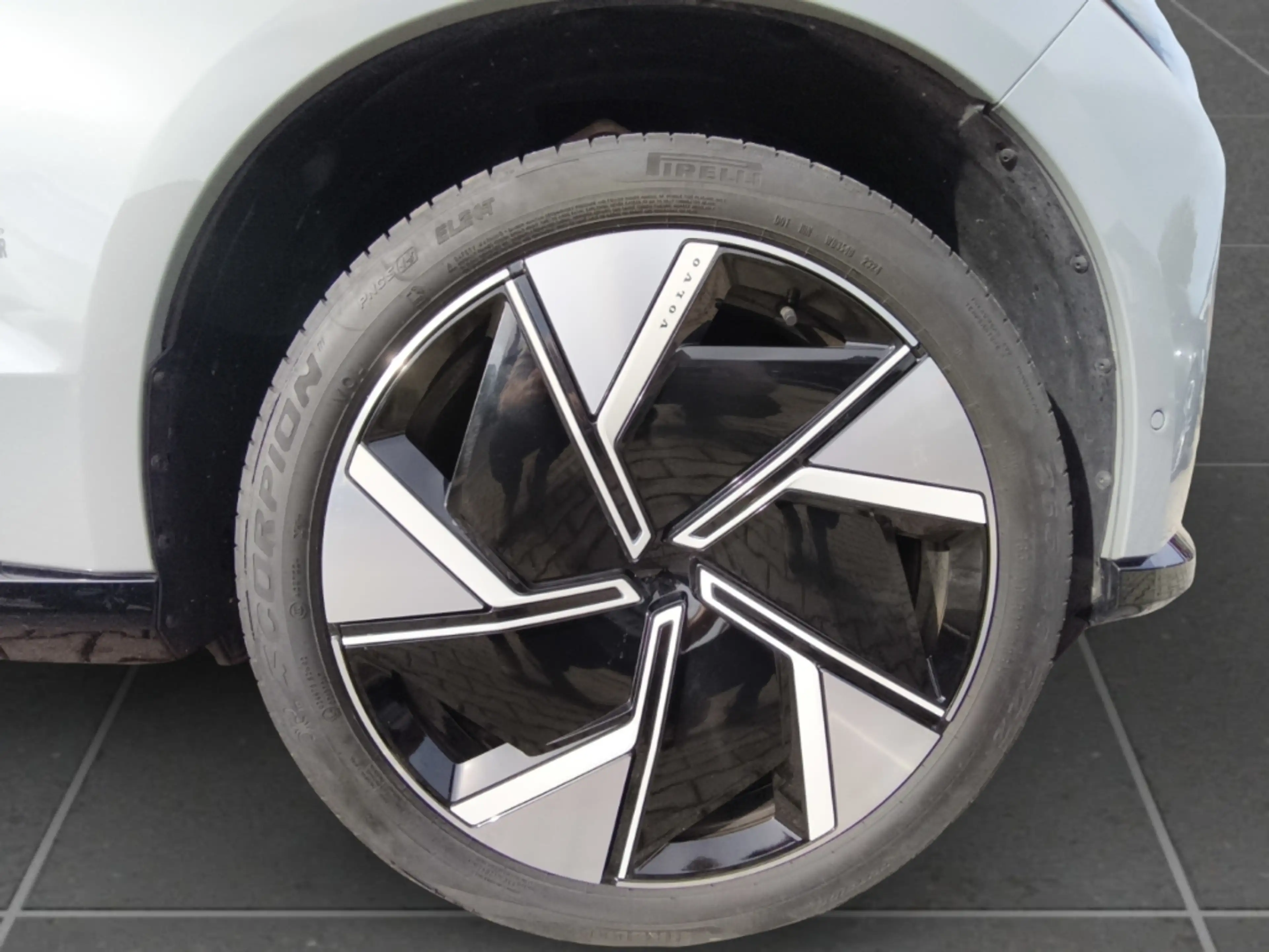 Volvo EX90 Ultra Performance Pure Electric AWD Twin 7-Sitzer — photo 9