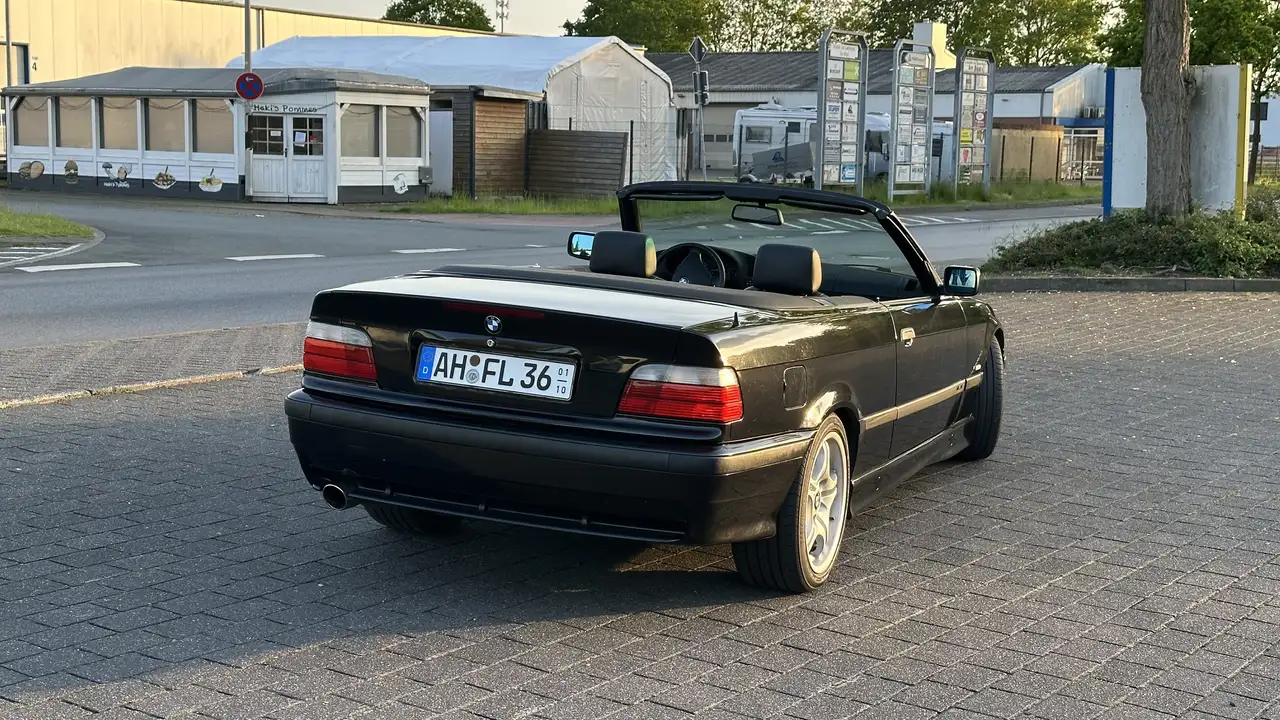 BMW 320i, foto 2