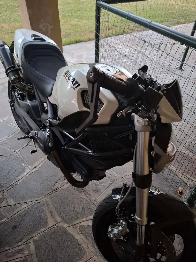 Ducati Monster 696 Bianco - 1
