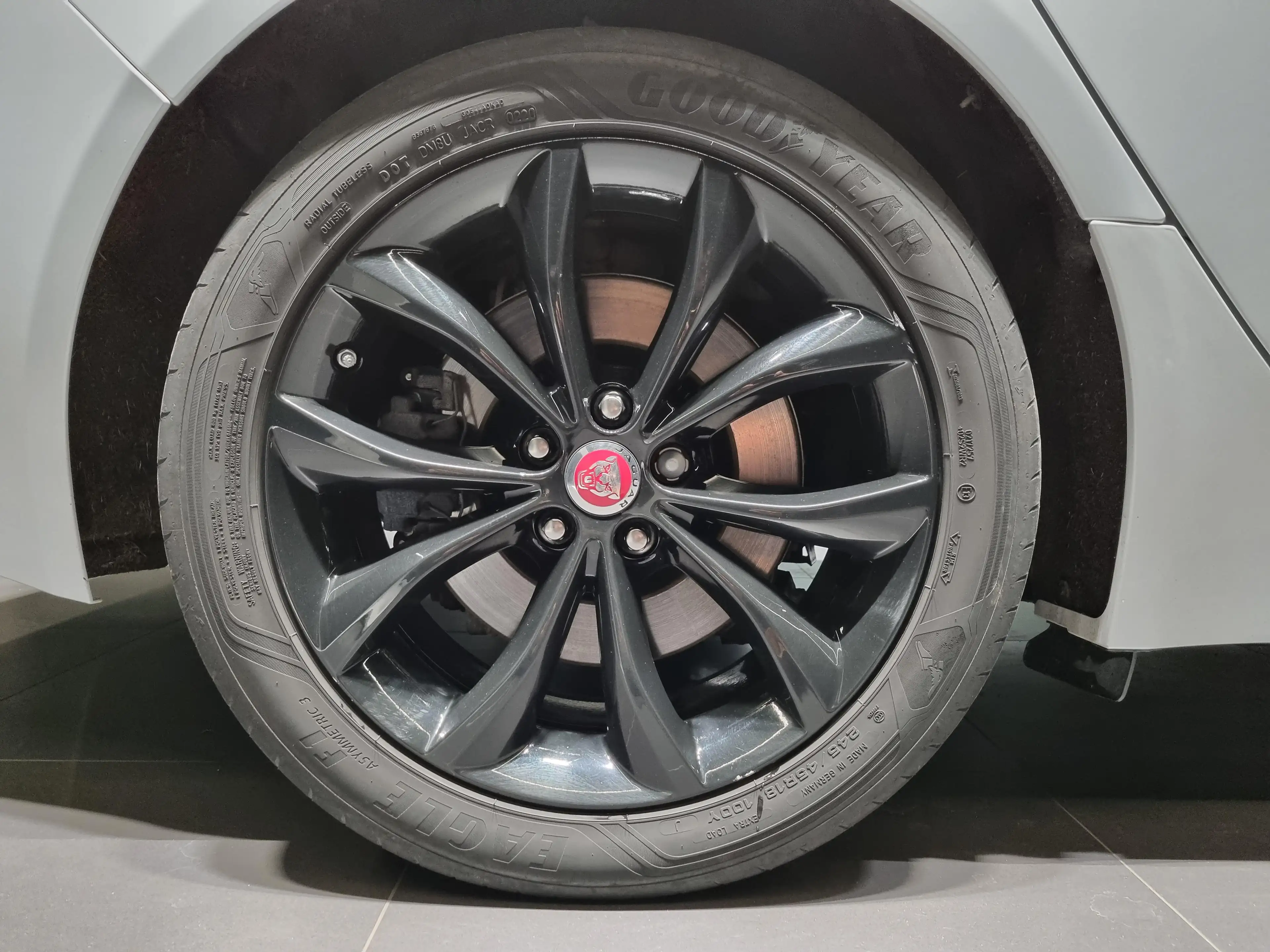 Jaguar XF SPORTBREAK PRESTIGE — photo 9