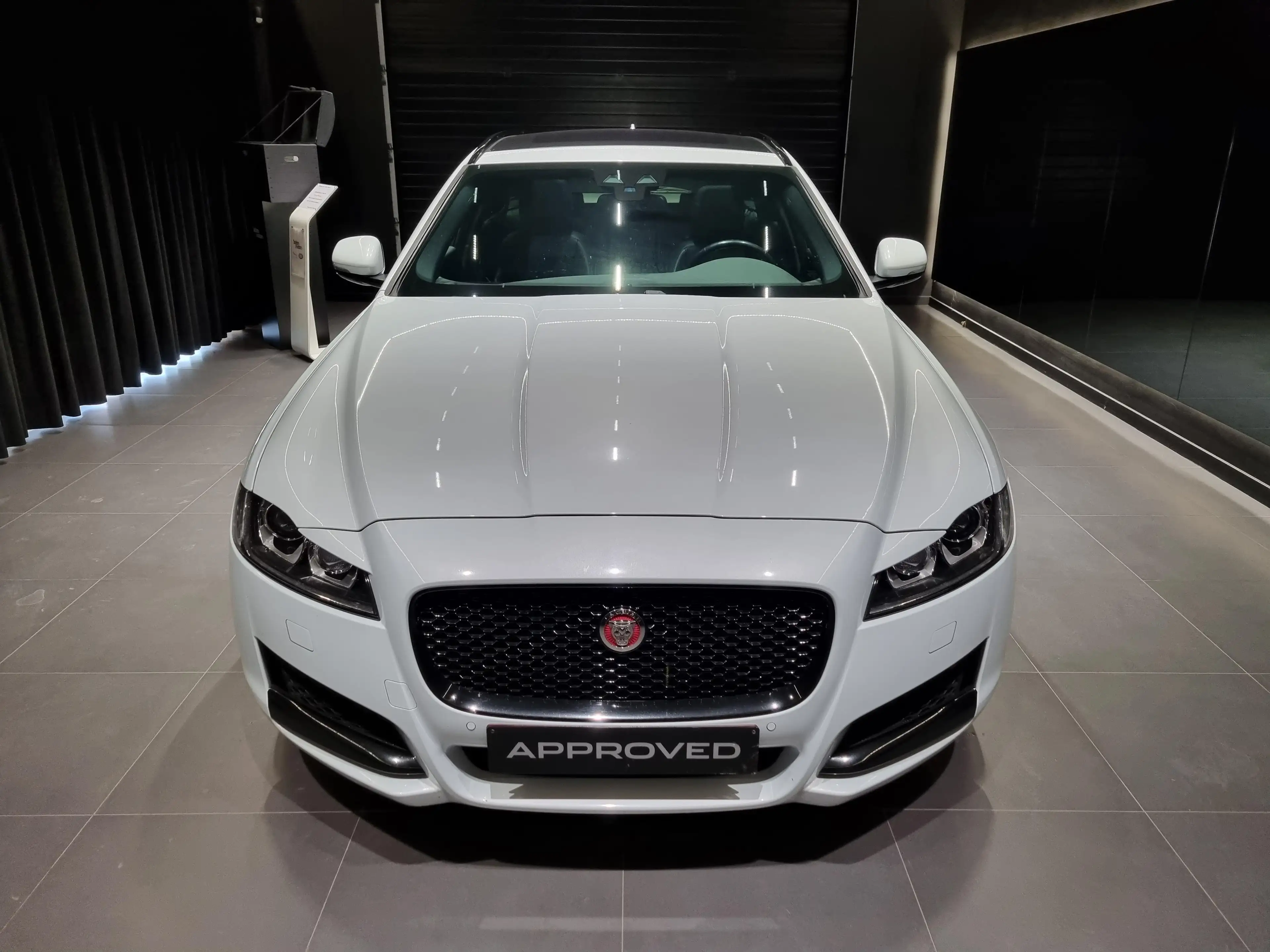 Jaguar XF SPORTBREAK PRESTIGE — photo 8