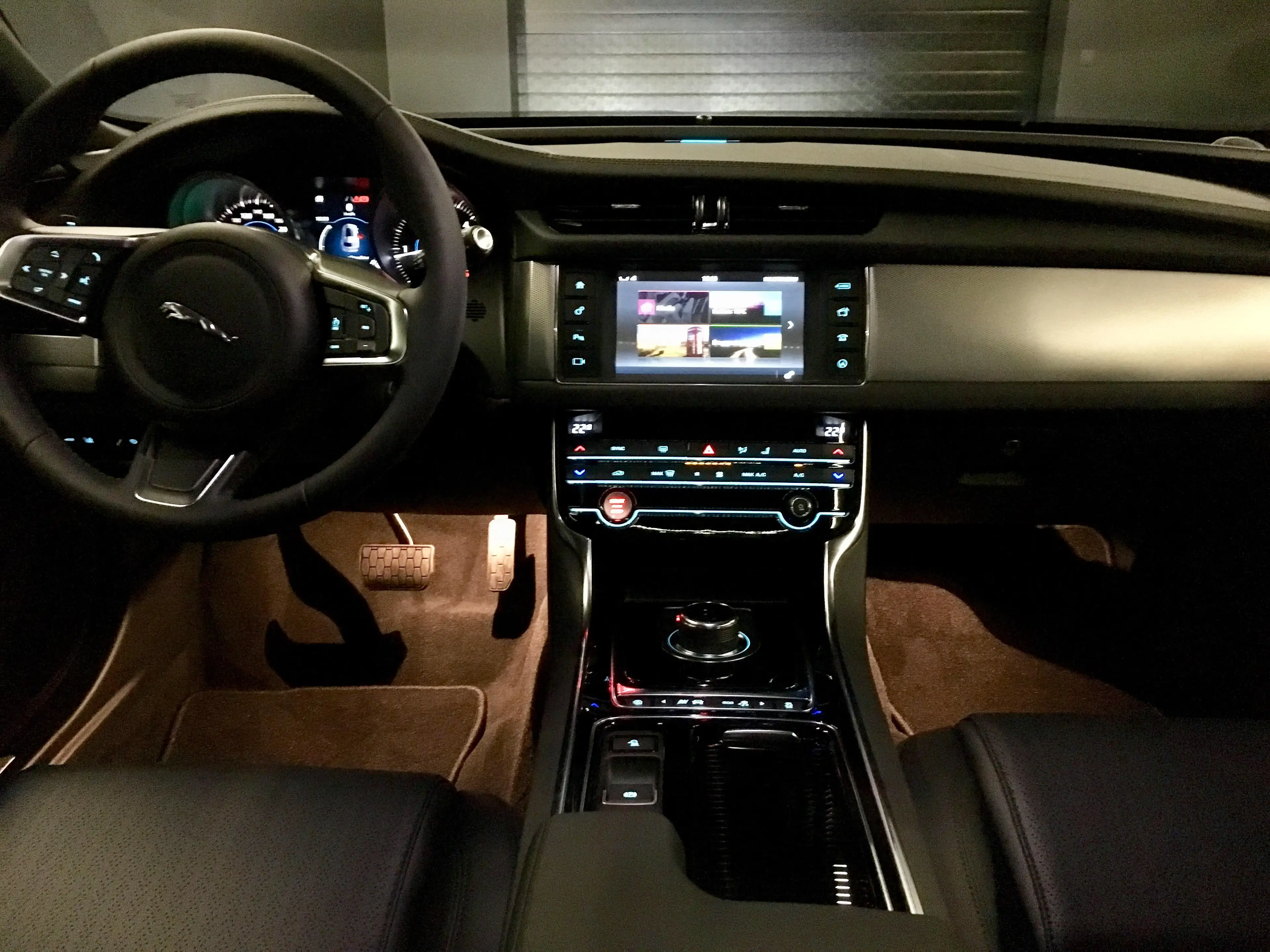Jaguar XF SPORTBREAK PRESTIGE — photo 4