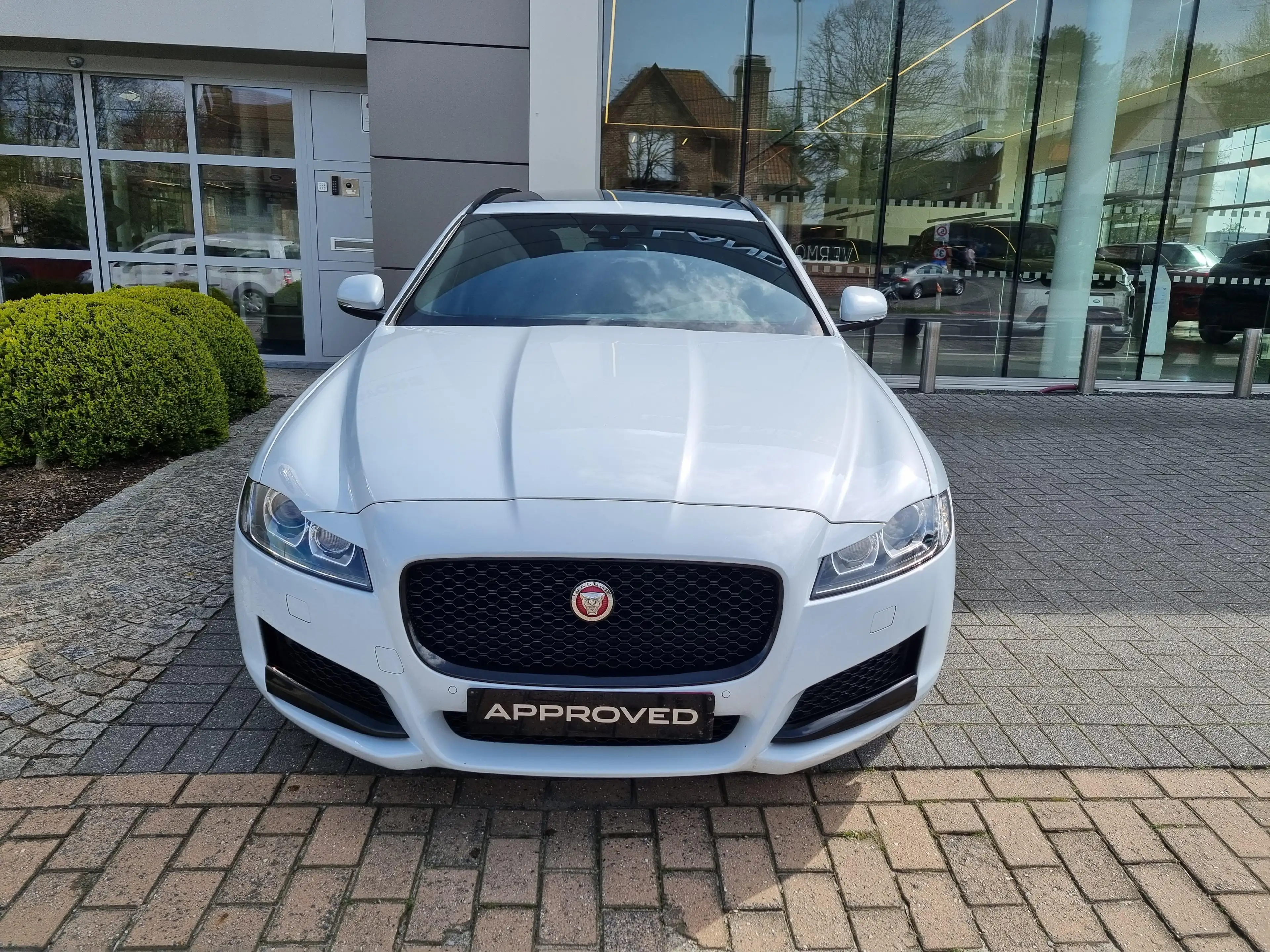 Jaguar XF SPORTBREAK PRESTIGE — photo 14