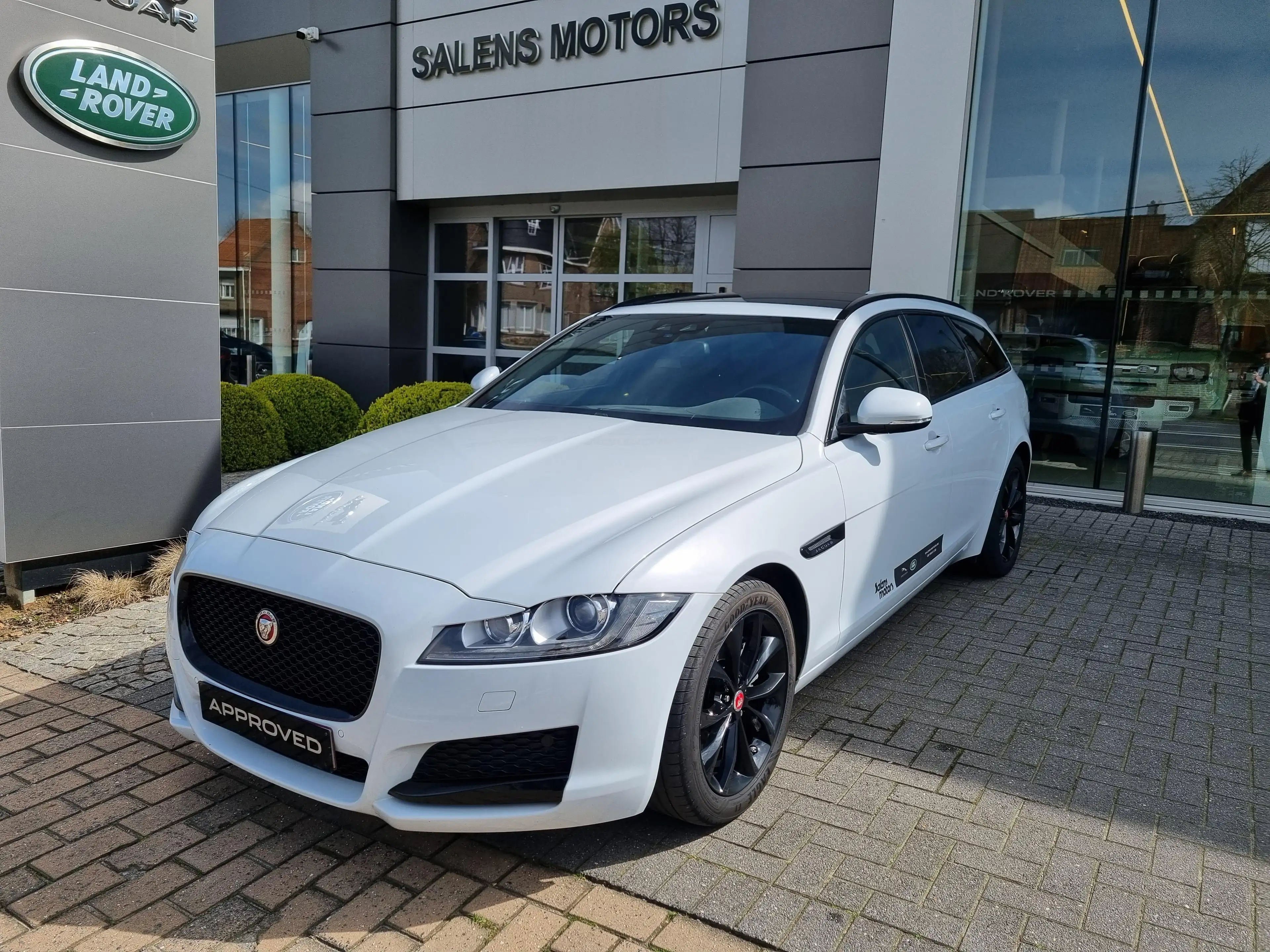 Jaguar XF SPORTBREAK PRESTIGE — photo 10