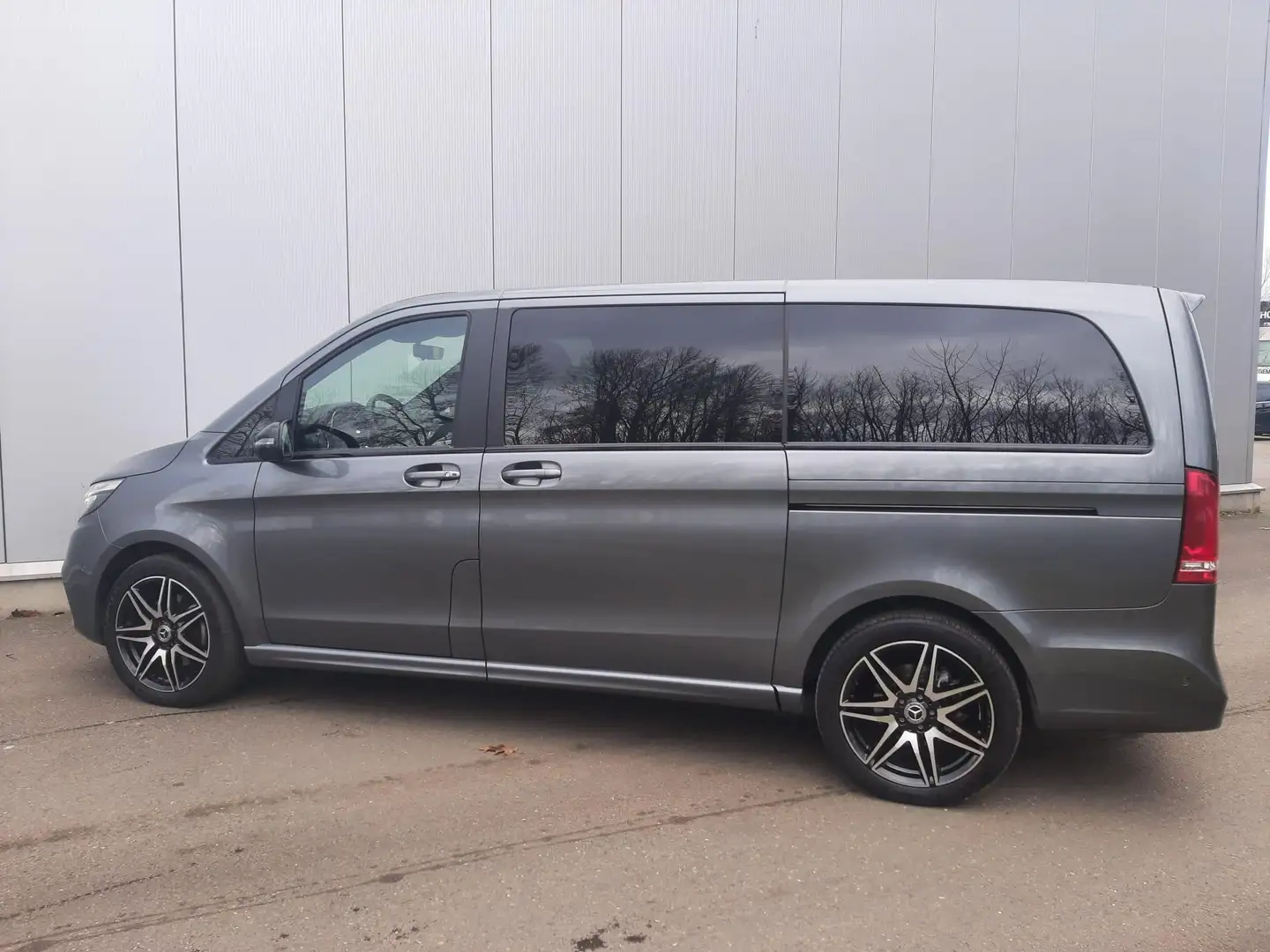 Mercedes-Benz V 300 d L2 9G-TRONIC AMG Line | Distronic | Smartphone I Gris - 2