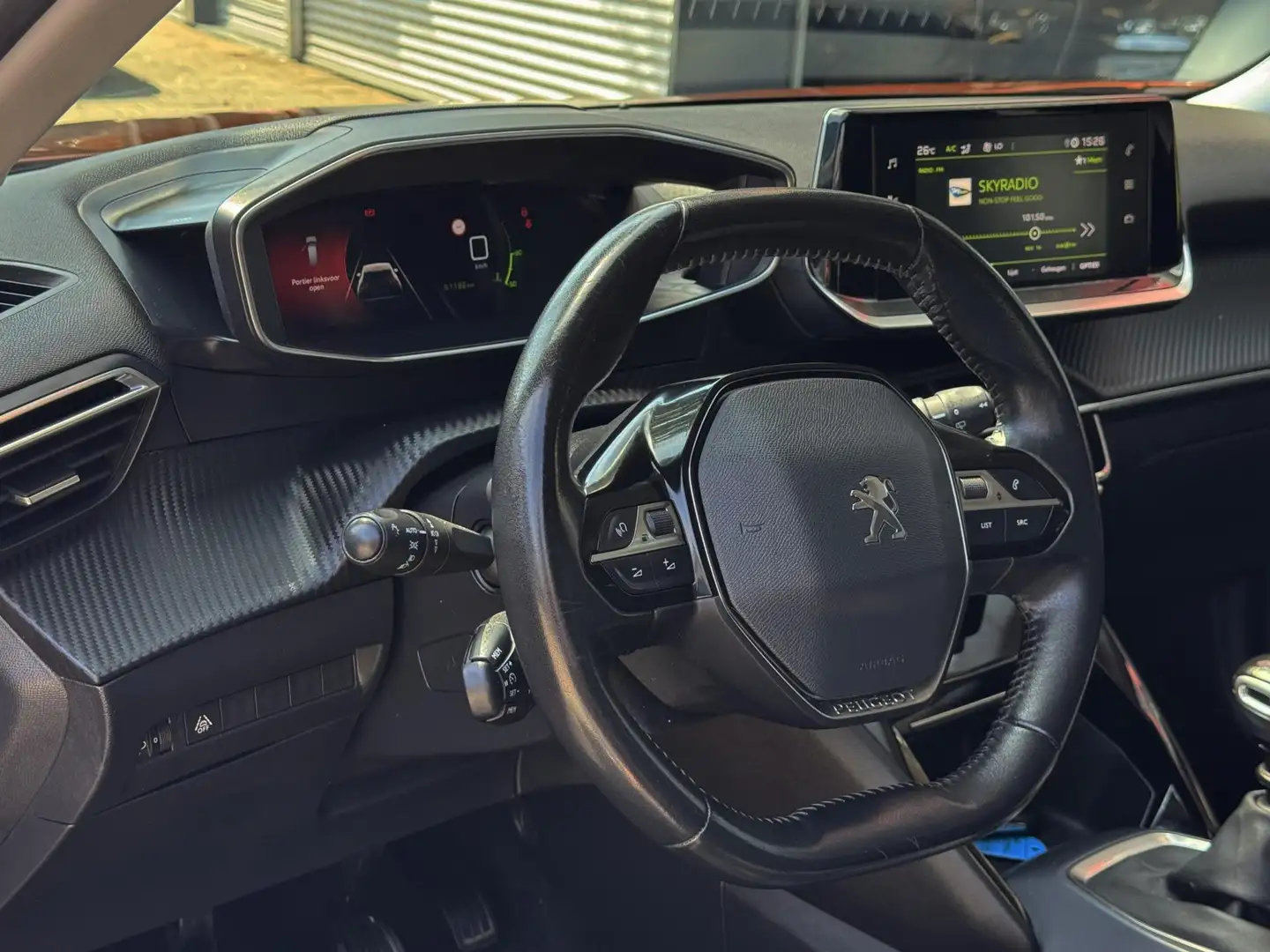 Peugeot 2008 1.2 PureTech Allure - Navigatie/Apple I Airco I LE Arancione - 2