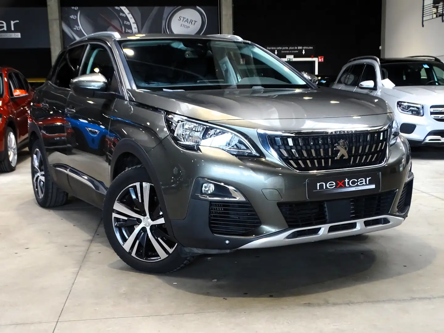 Peugeot 3008 1.2i Allure AUTO *LED-NAVI-ATTELAGE-PARKING* Grijs - 2