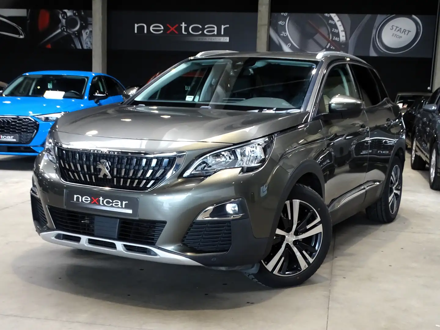 Peugeot 3008 1.2i Allure AUTO *LED-NAVI-ATTELAGE-PARKING* Grijs - 1