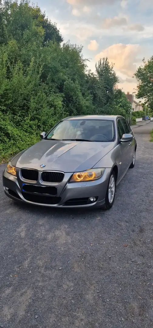 BMW 320 320i Limousine - 1