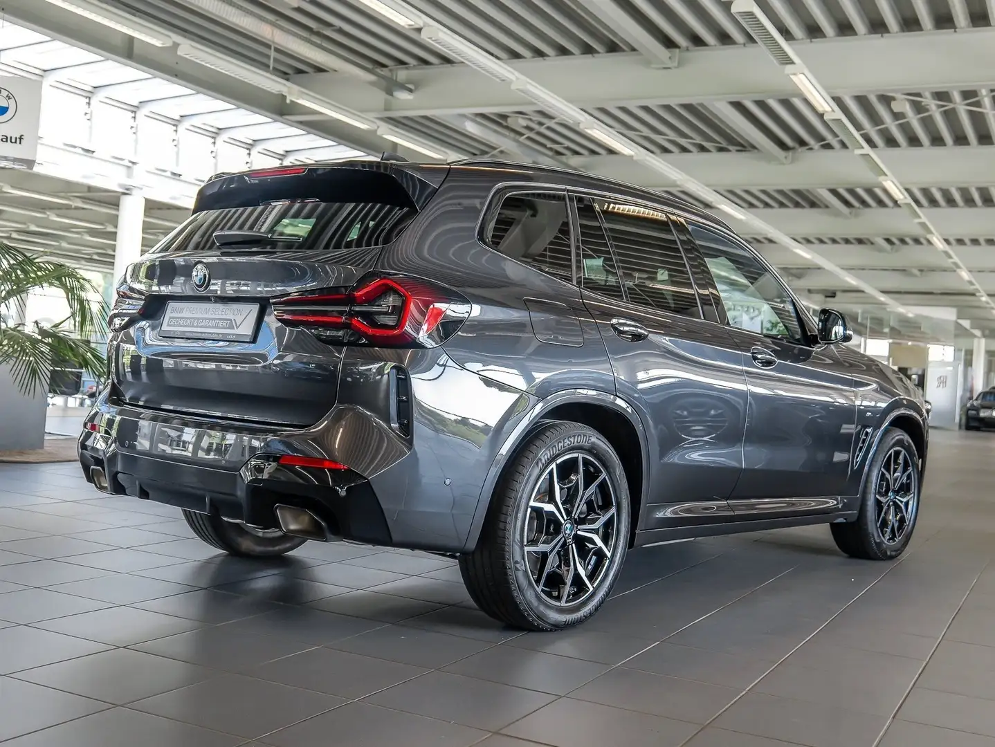 BMW X3 xDrive20i M Sport PANO AHK RFK NAVI LED DAB Grau - 2