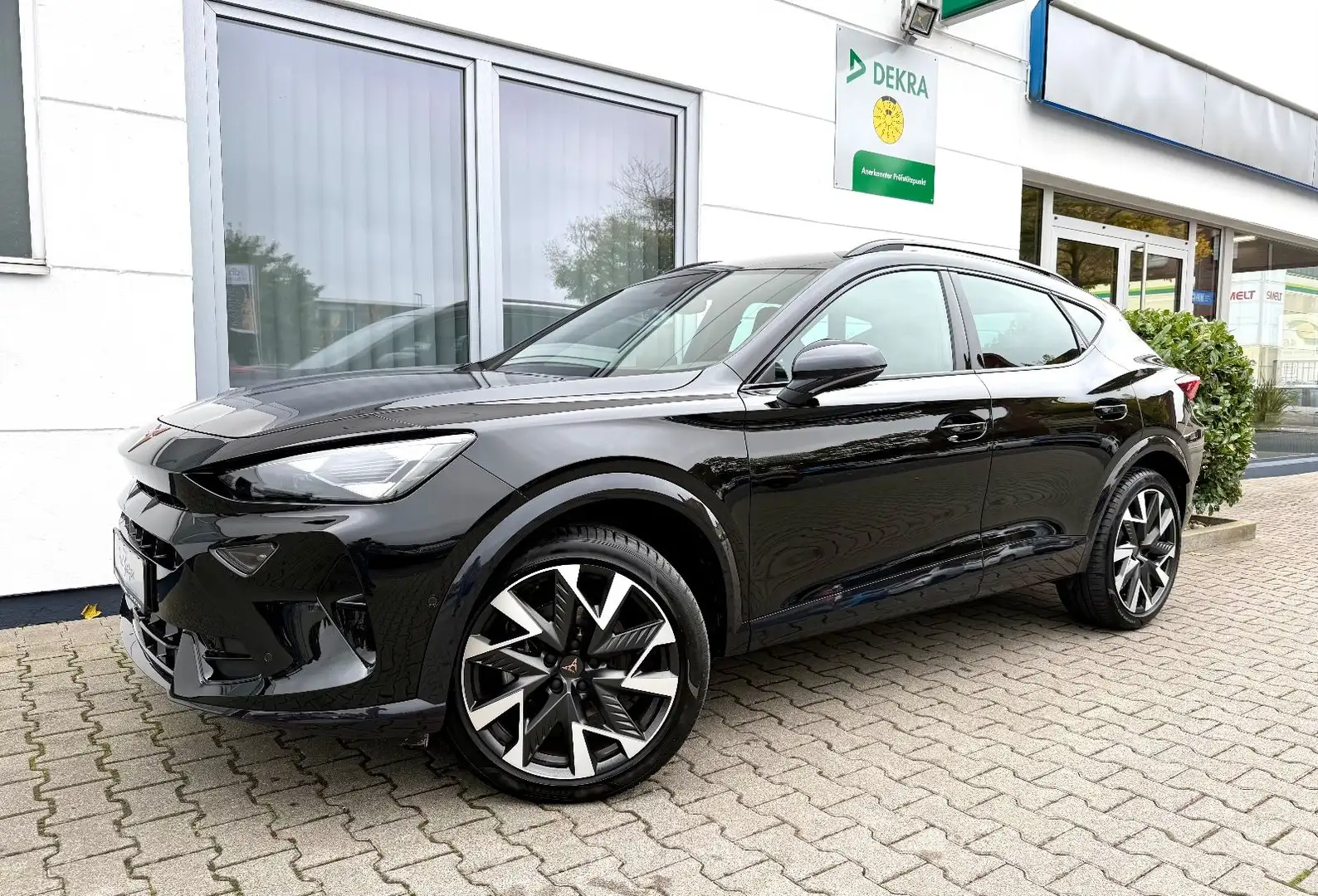 CUPRA Formentor 1.5 eTSI 110 kW Schwarz - 1