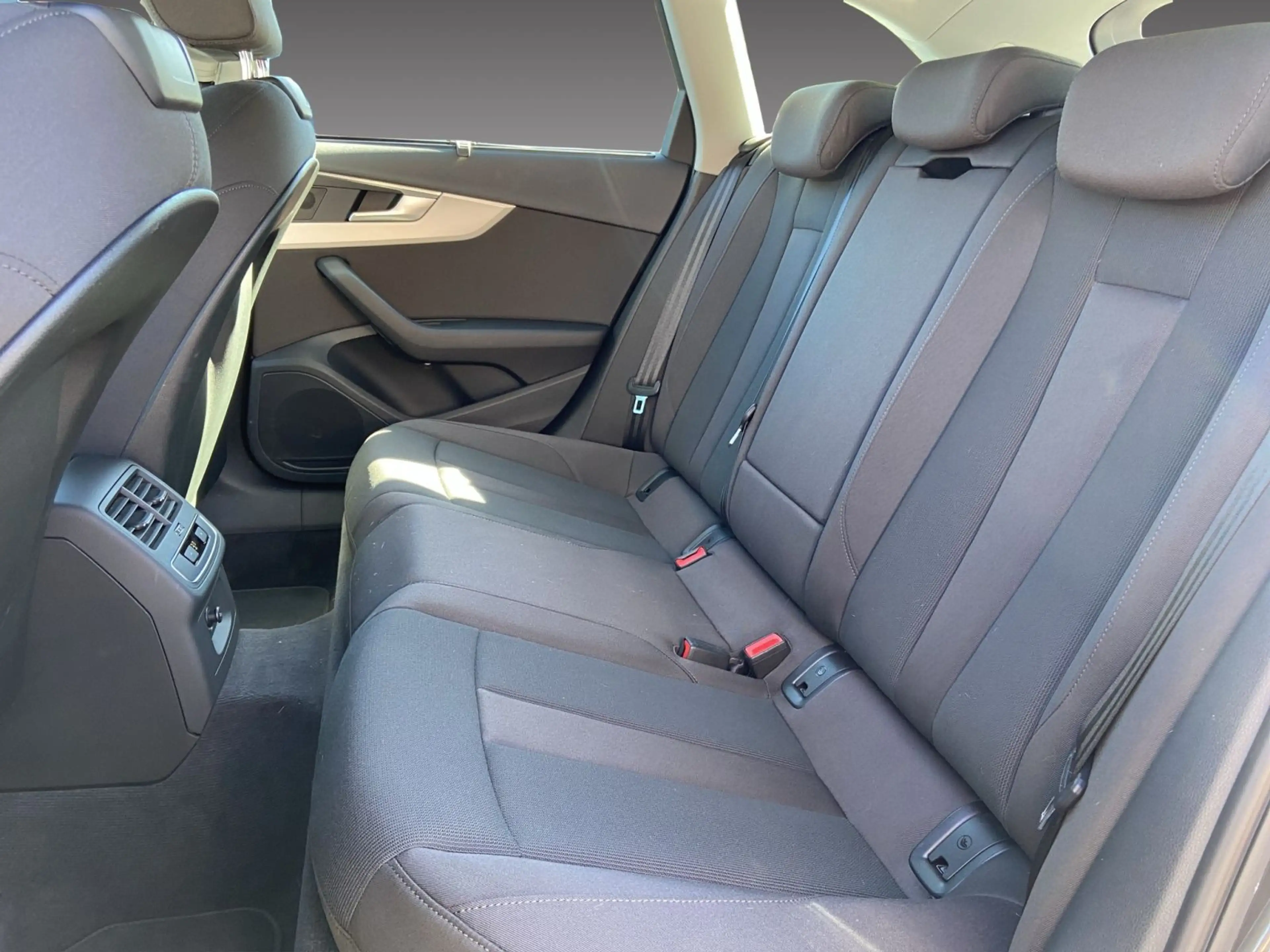Audi A4 allroad quattro 150kW 40 TDI basis NAVI LED P — photo 13