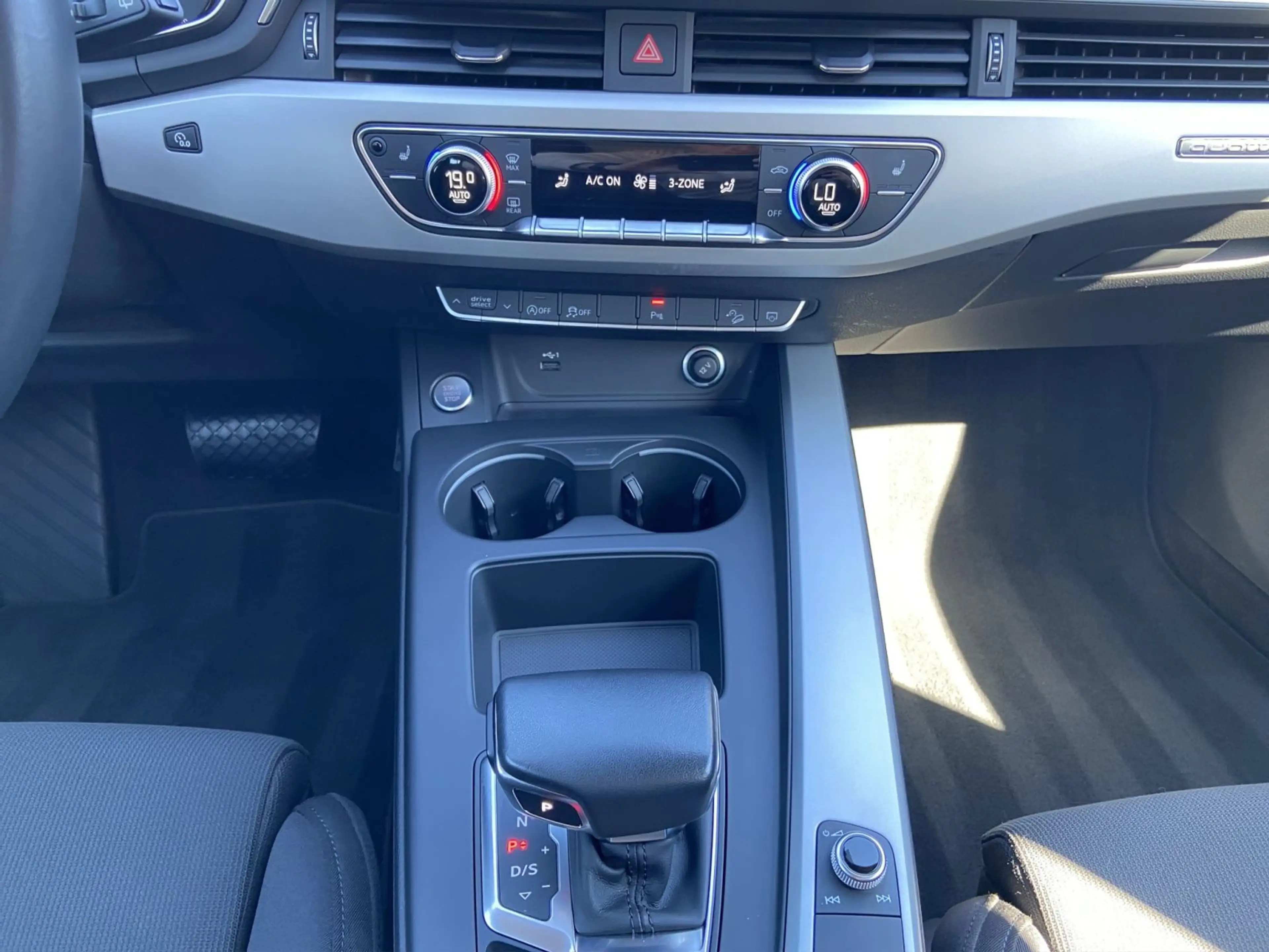 Audi A4 allroad quattro 150kW 40 TDI basis NAVI LED P — photo 15