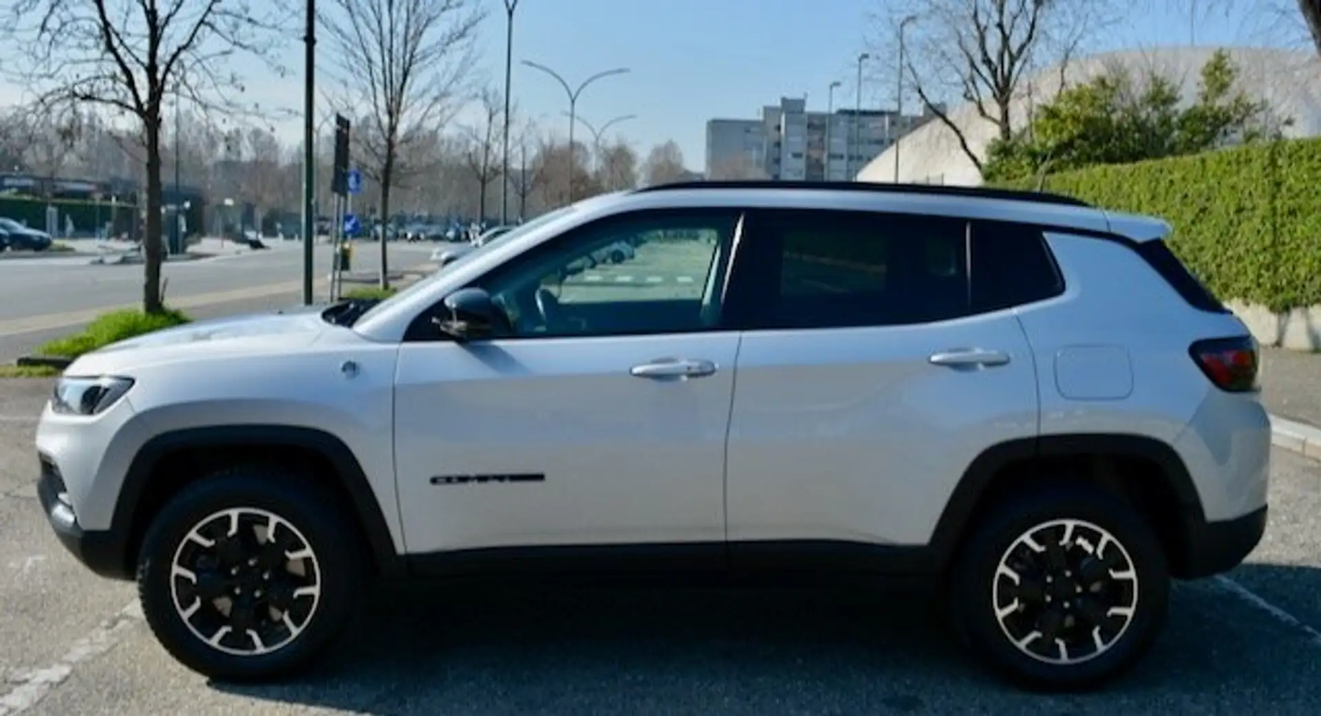Jeep Compass Compass 1.3 turbo T4 Phev Trailhawk 4xe auto Plateado - 2