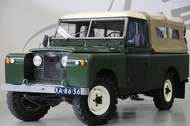 Land Rover Series 109-E II