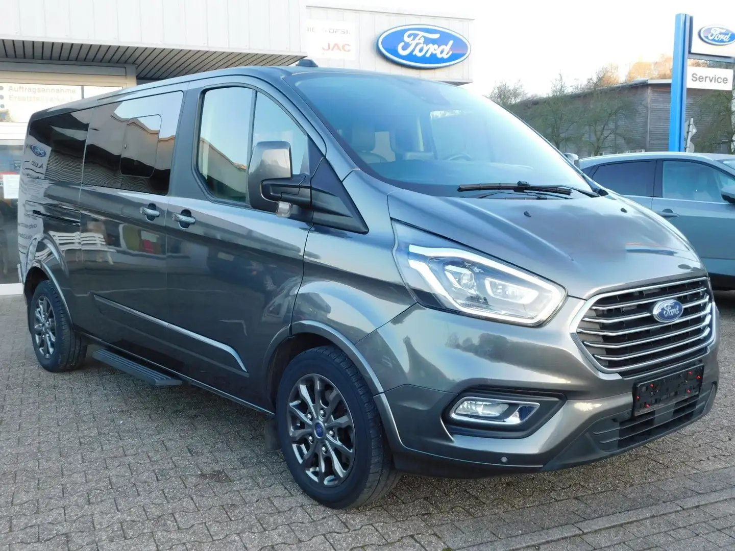 Ford Tourneo Custom Titanium X L2 Automatik Šedá - 1
