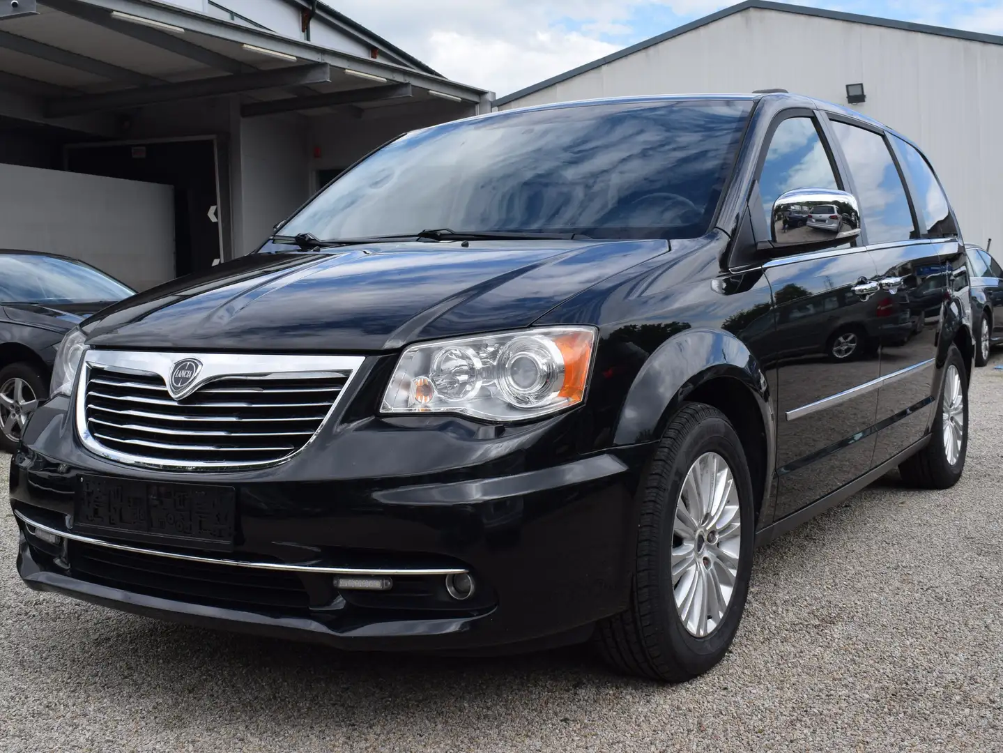 Lancia Voyager 2,8 CRD Platinum Schwarz - 2