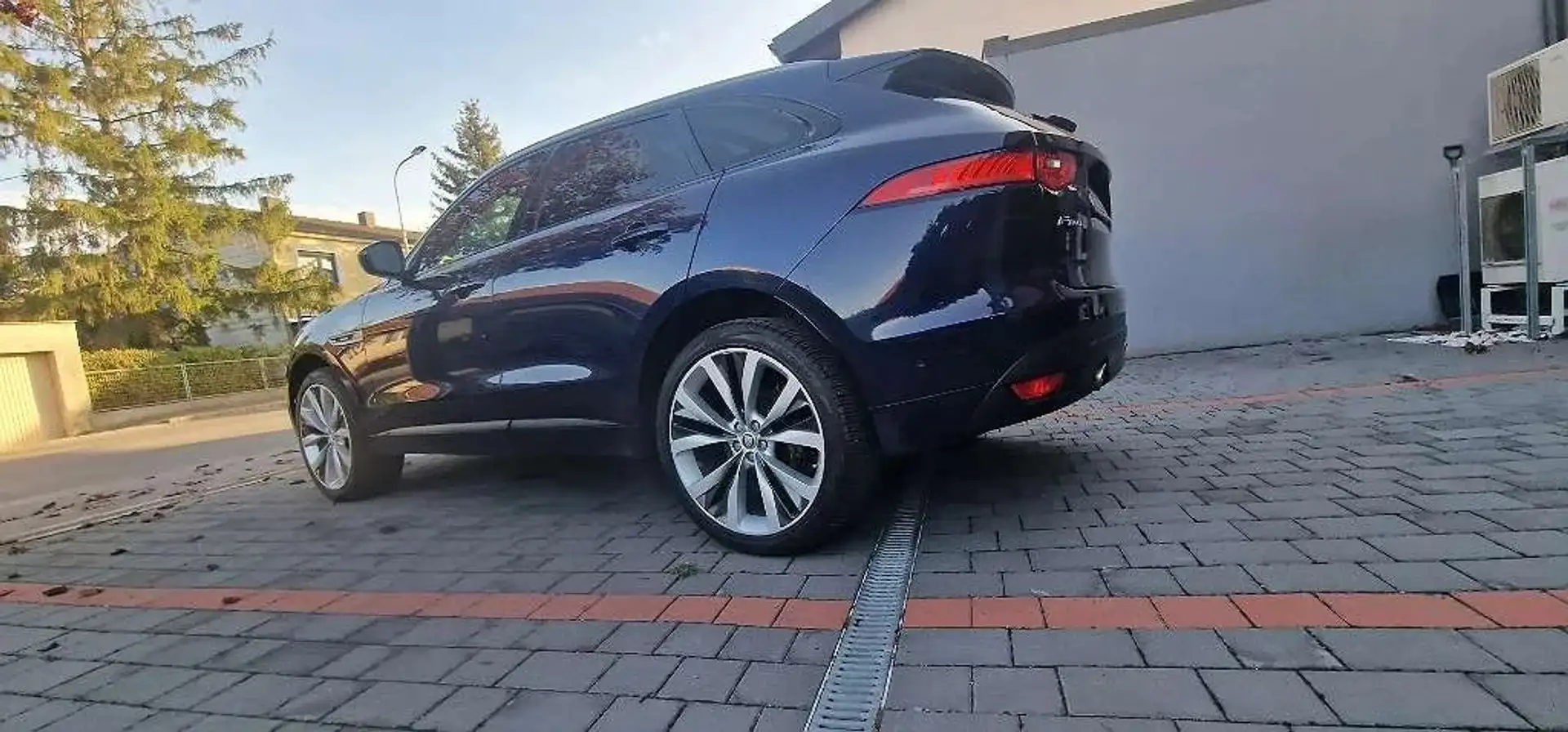 Jaguar F-Pace 30d AWD R-Sport Aut. - 1