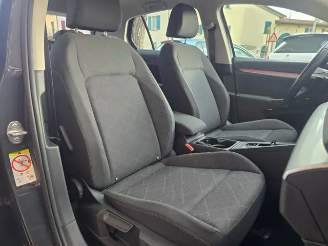 Volkswagen Golf view 13