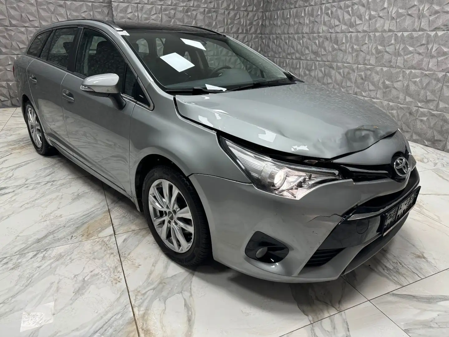 Toyota Avensis Touring Sports Business Edition*46.138km Grau - 1