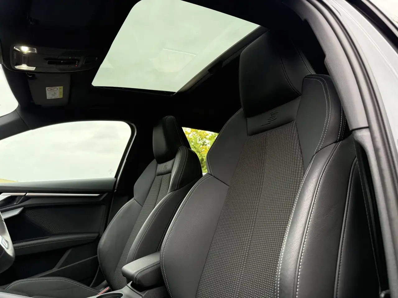 Audi A3 1.5 35 TFSI S-LINE INT/EXT SONOS PANODAK CARPLAY — 17/18