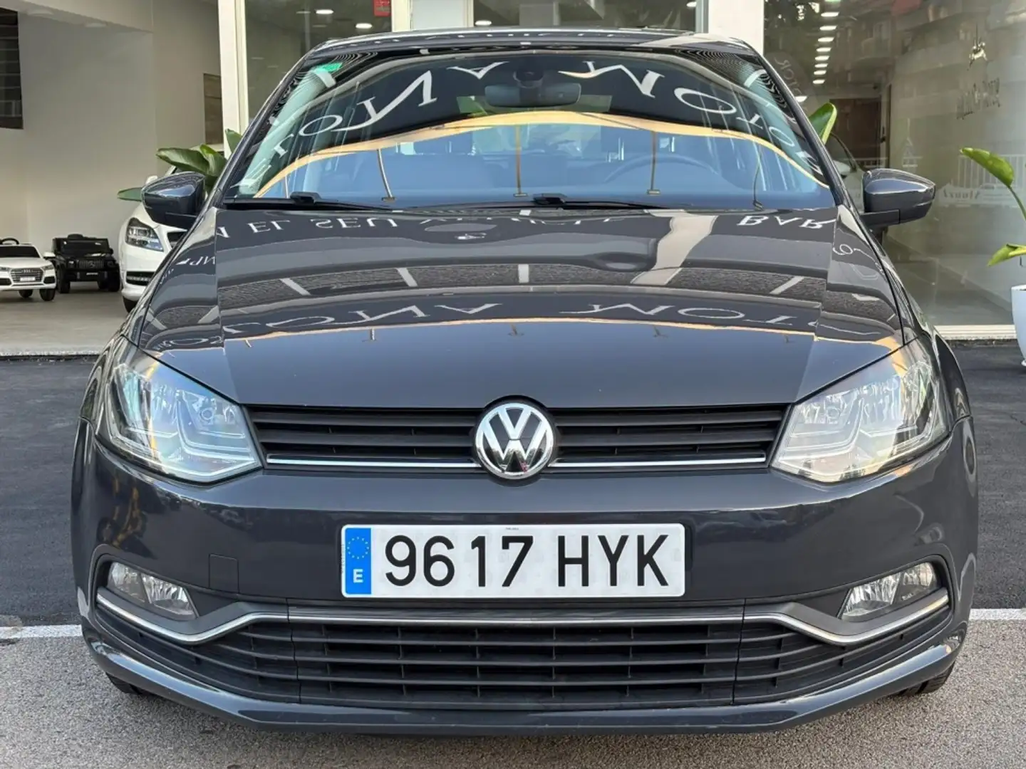 Volkswagen Polo 1.2 TSI Advance DSG 90 Gris - 2