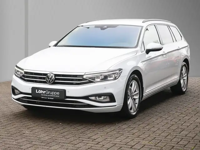 Volkswagen Passat view 4