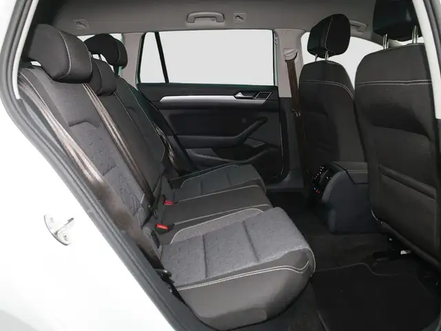 Volkswagen Passat view 12