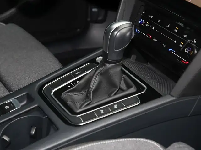 Volkswagen Passat view 11