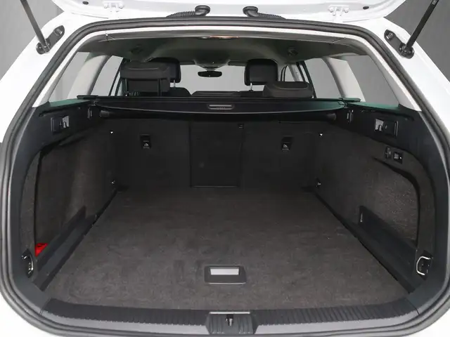 Volkswagen Passat view 8