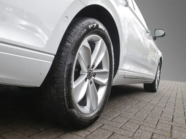 Volkswagen Passat view 7