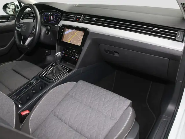 Volkswagen Passat view 10